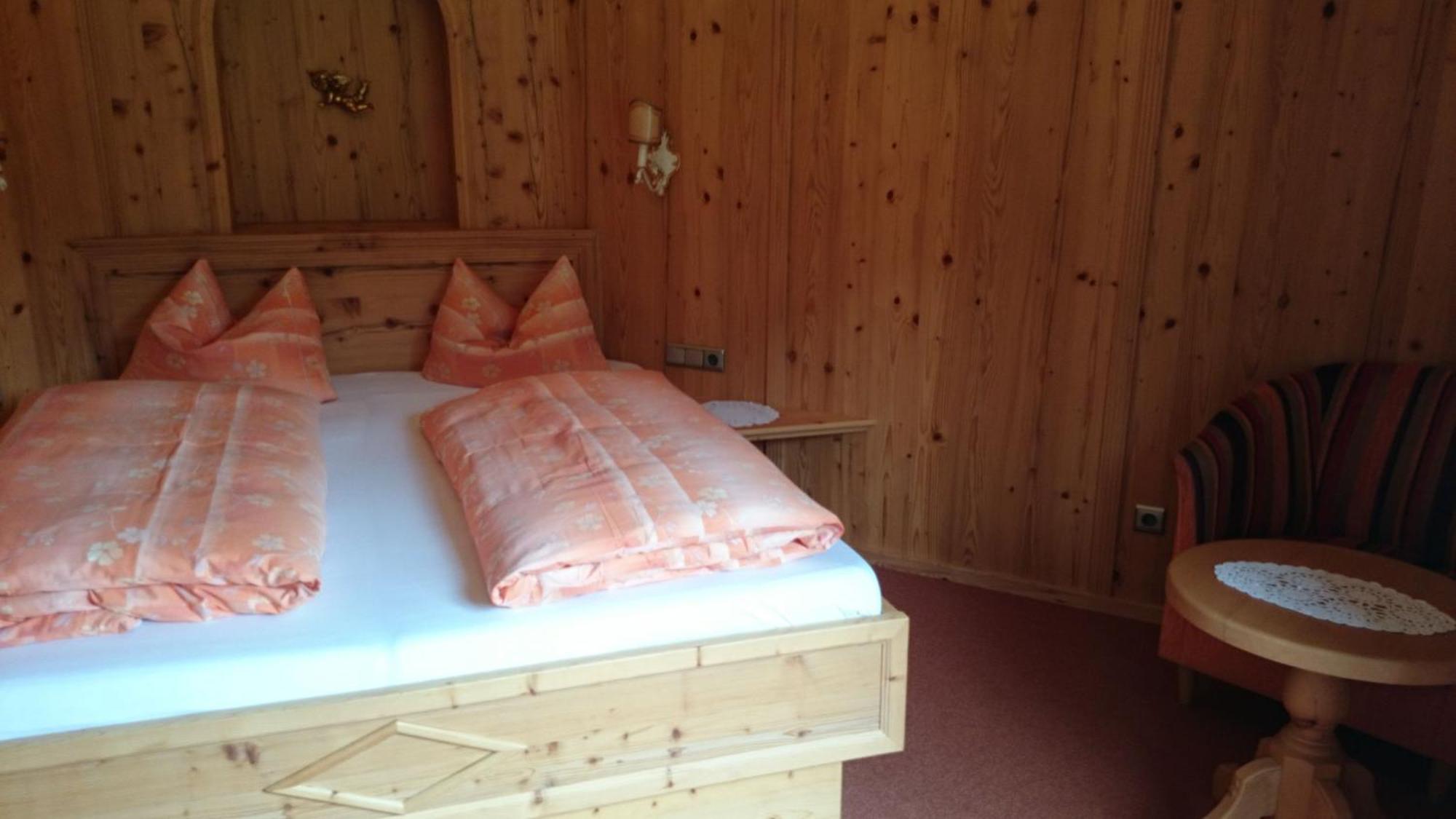 Zum Schweizerbartl Motel Garmisch-Partenkirchen Room photo