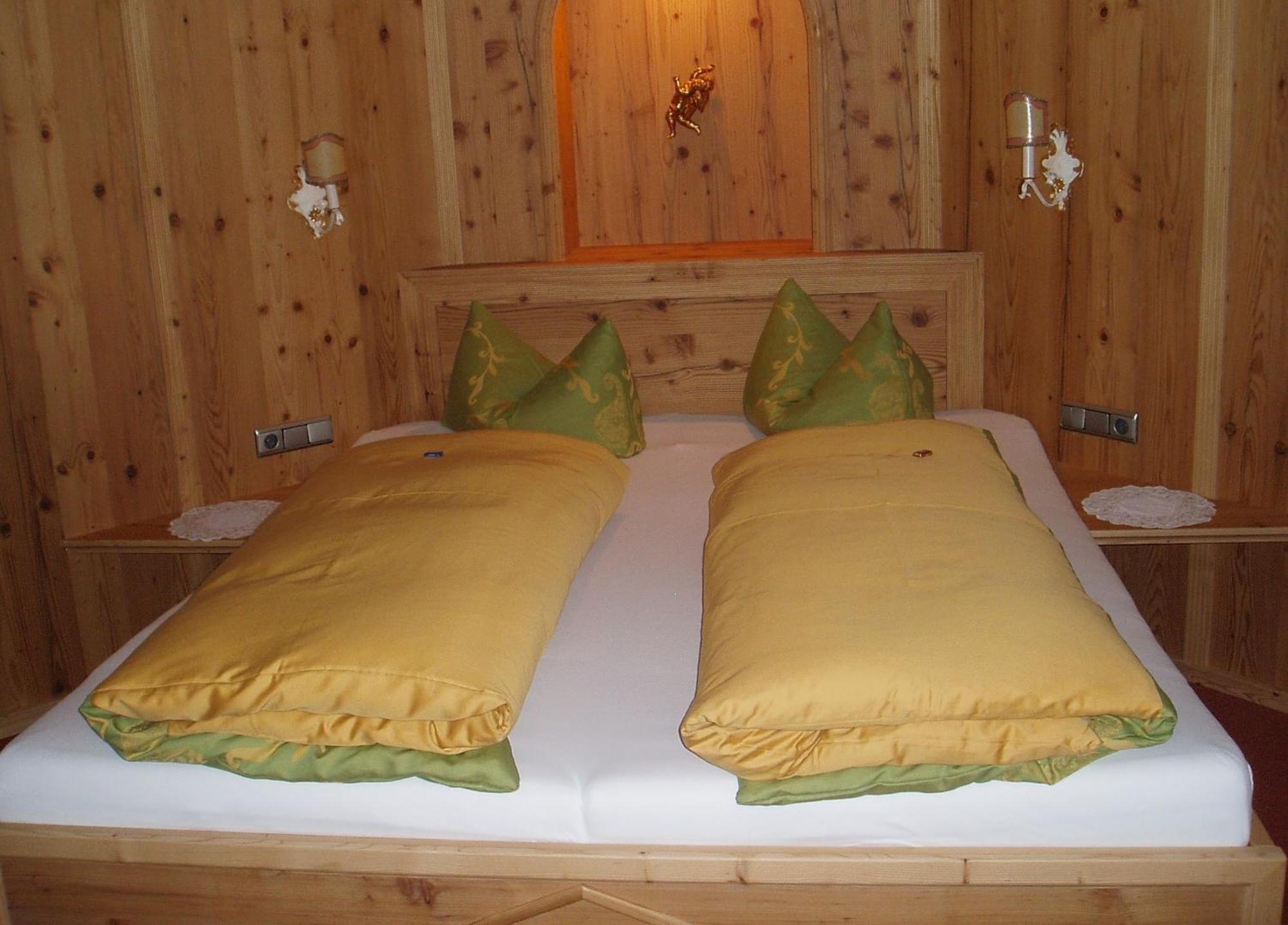 Zum Schweizerbartl Motel Garmisch-Partenkirchen Room photo
